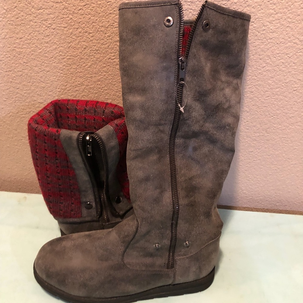 Size 9 Mukluks Demi Boots